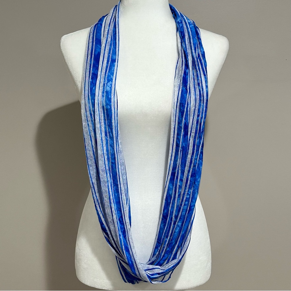 NWOT Women’s Infinity Scarf Lightweight